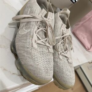 Nike Women's vapor max sneakers